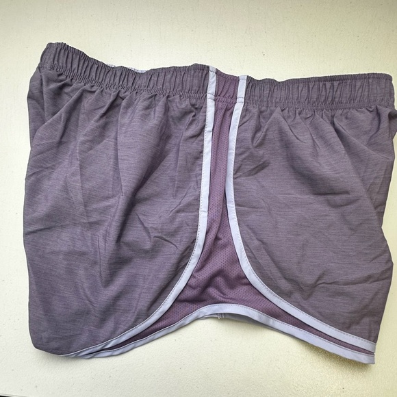 Nike Women’s Gym Running Shorts Dri Fit Tempo XL Lavender NWT - Picture 9 of 10